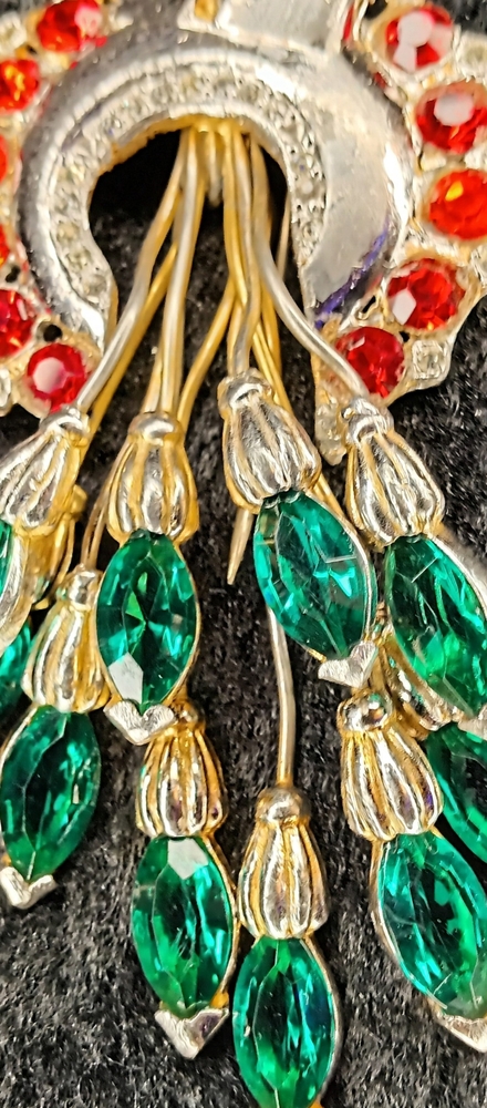 Retro Style Emerald Rhinestone Vintage Pin